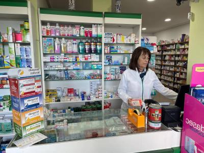 Bond to back women pharmacists in Spain